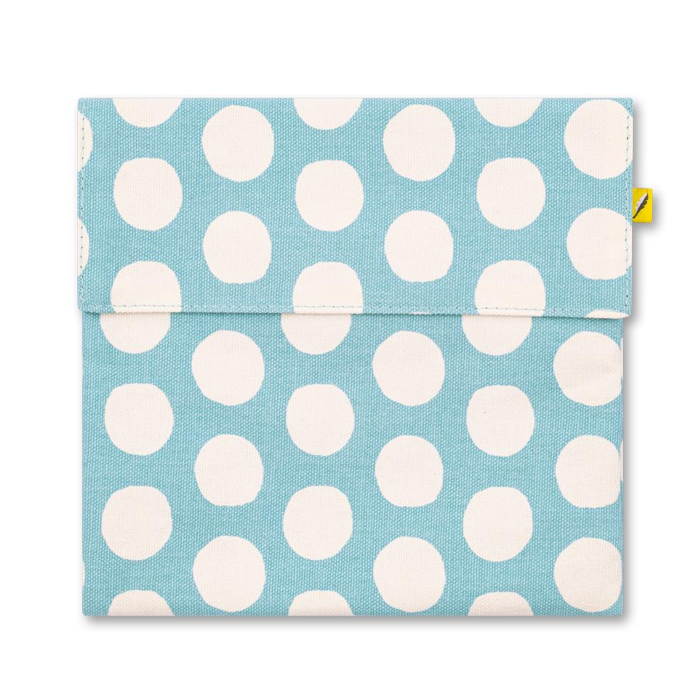 Reusable and machine washable blue and white polka dots snack bag in a sandwich size. Part of the Fluf Lunch collection 