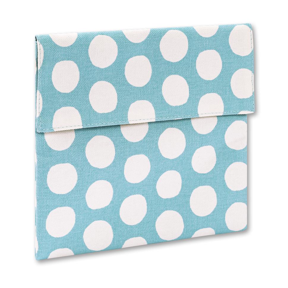 Reusable, square  and machine washable blue and white polka dots snack bag in a sandwich size. Part of the Fluf Lunch collection 