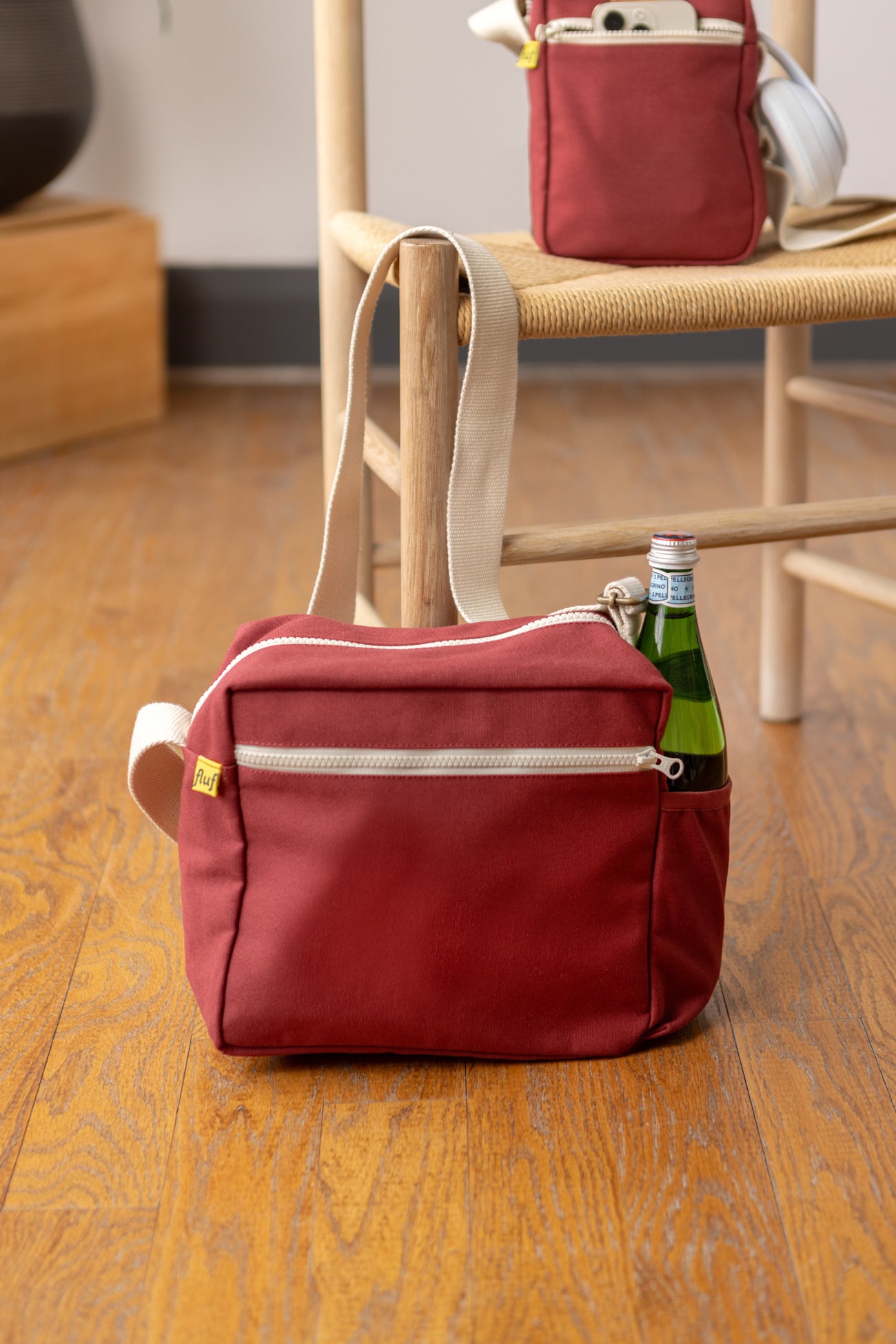 Red lunch bag with crossbody strap with buttle holderby fluf