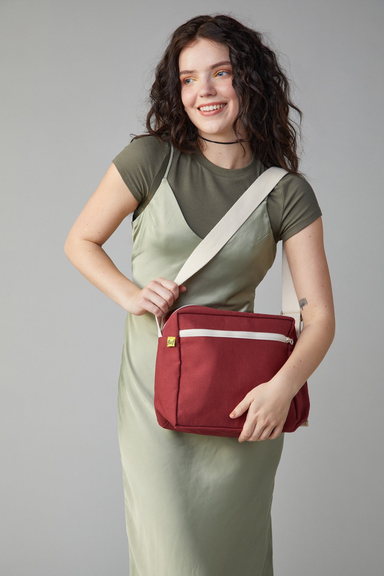 Red crossbody lunch bag for women with zipper