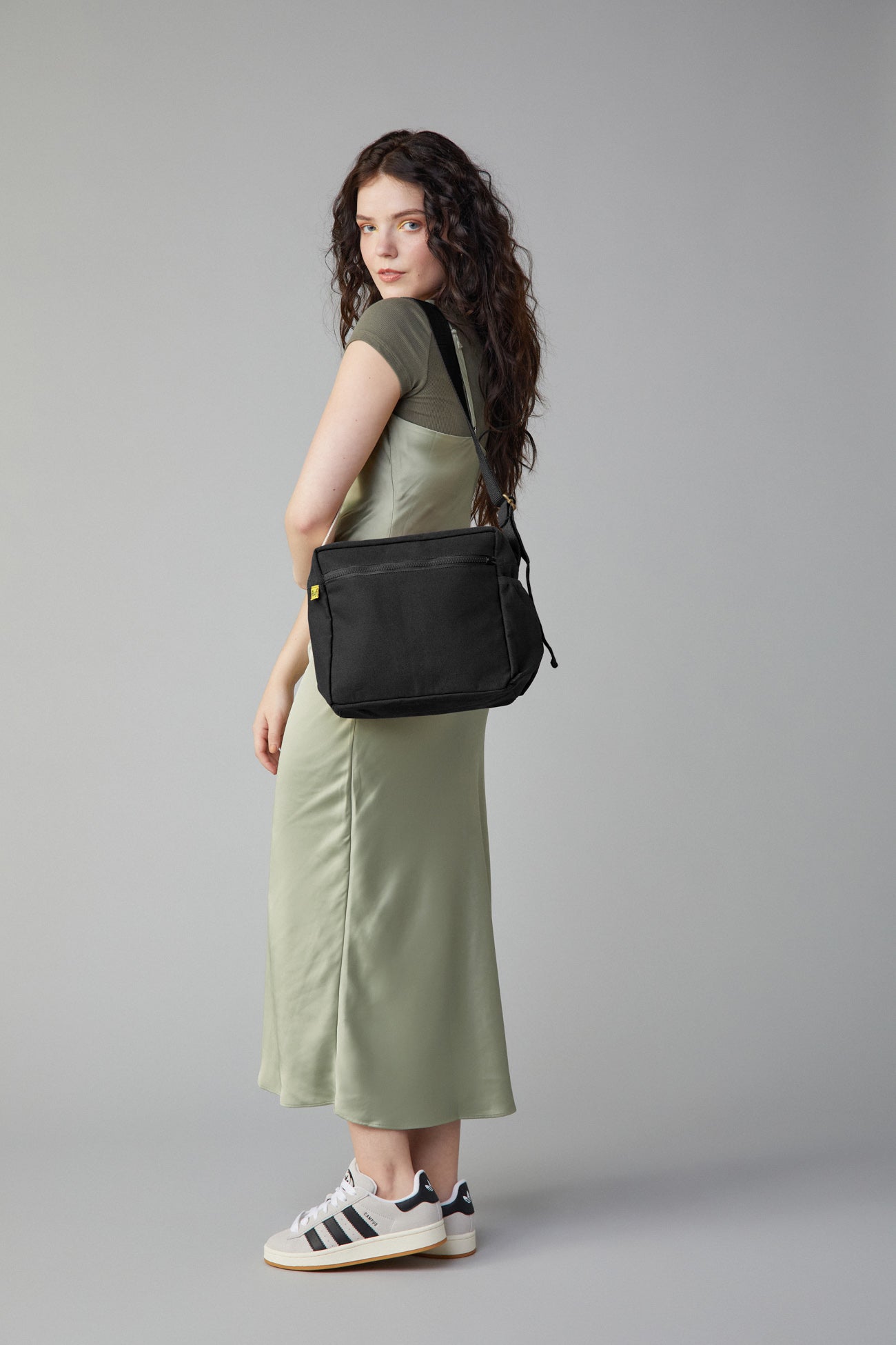 Black crossbody lunch bag for women by Fluf